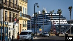 El crucero Adonia de Carnival en La Habana en 2016.